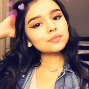 Meet your Posher, Daniela